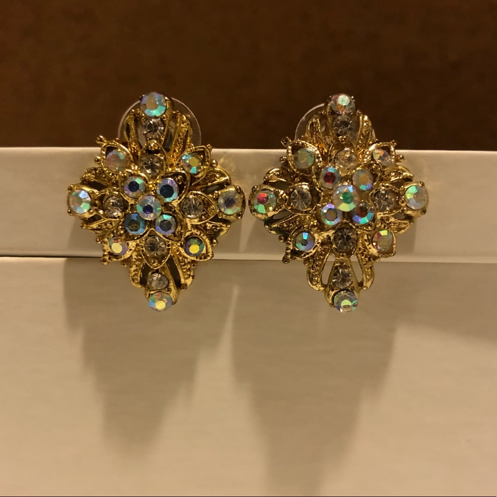Gorgeous vintage gold earrings